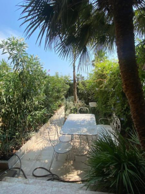 Sea Front Flat Promenade des Anglais with Garden and direct access to the sea